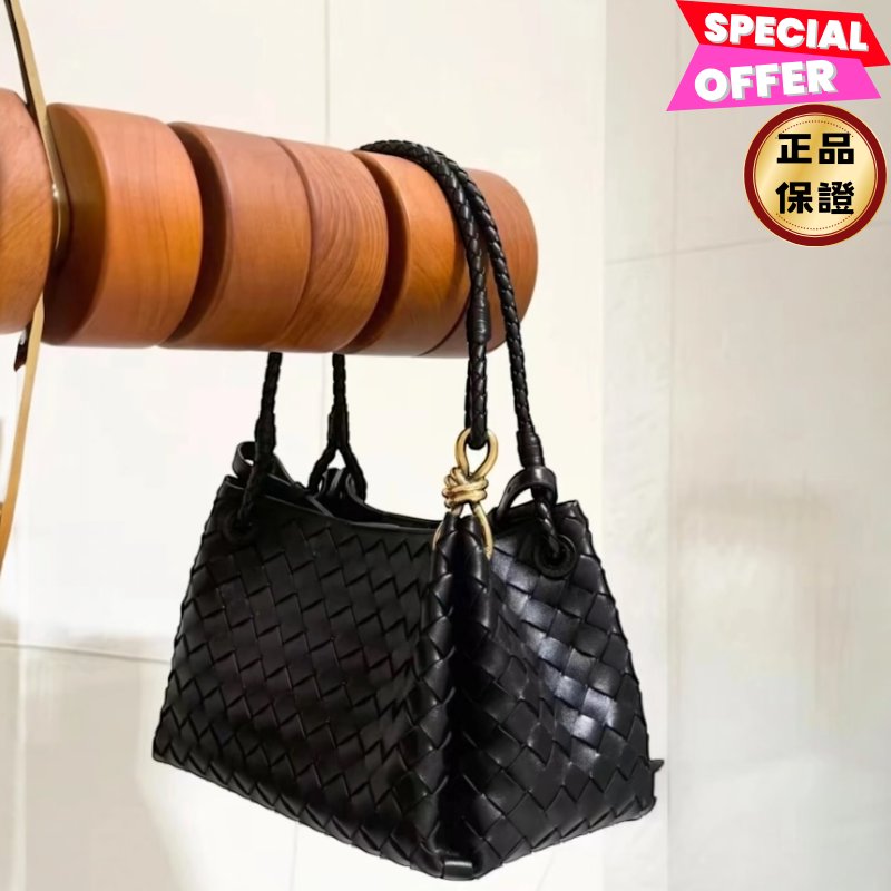 🎉新品好折扣✨Bottega Veneta 835921 Parachute 羊皮編織中款降落傘包 黑色-0