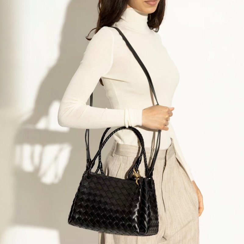 🎉新品好折扣✨Bottega Veneta 835921 Parachute 羊皮編織中款降落傘包 黑色-4