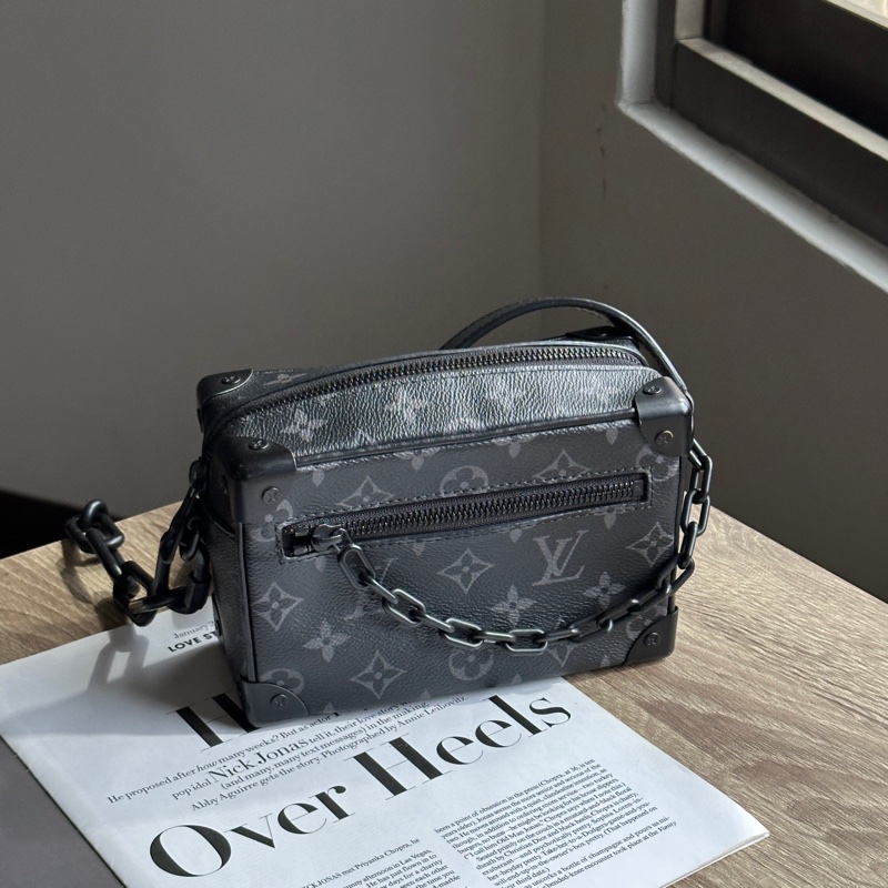 ˗ˏˋ 男生包包首選 º· 𓈒꙳ ˖ Louis Vuitton M44735 王鶴棣同款 Mini Soft Trunk 黑武士 斜背包-0