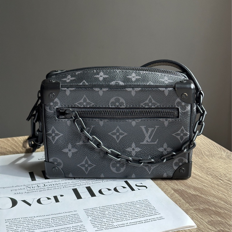 ˗ˏˋ 男生包包首選 º· 𓈒꙳ ˖ Louis Vuitton M44735 王鶴棣同款 Mini Soft Trunk 黑武士 斜背包-1