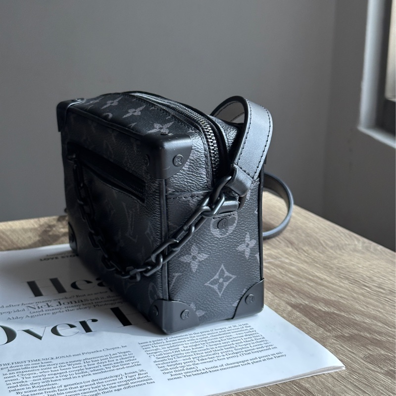 ˗ˏˋ 男生包包首選 º· 𓈒꙳ ˖ Louis Vuitton M44735 王鶴棣同款 Mini Soft Trunk 黑武士 斜背包-2
