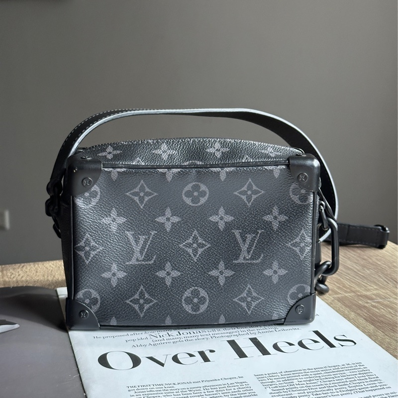 ˗ˏˋ 男生包包首選 º· 𓈒꙳ ˖ Louis Vuitton M44735 王鶴棣同款 Mini Soft Trunk 黑武士 斜背包-3