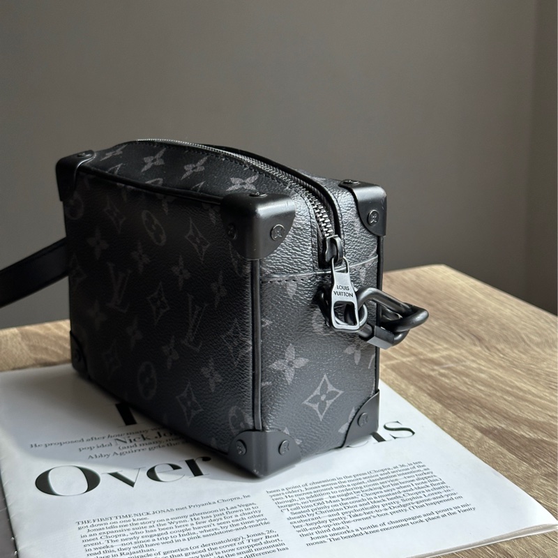 ˗ˏˋ 男生包包首選 º· 𓈒꙳ ˖ Louis Vuitton M44735 王鶴棣同款 Mini Soft Trunk 黑武士 斜背包-4