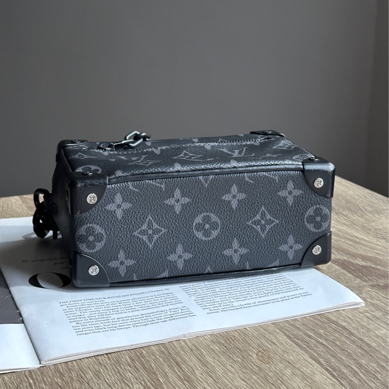 ˗ˏˋ 男生包包首選 º· 𓈒꙳ ˖ Louis Vuitton M44735 王鶴棣同款 Mini Soft Trunk 黑武士 斜背包-5