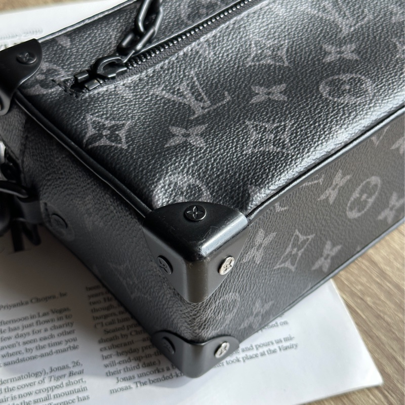 ˗ˏˋ 男生包包首選 º· 𓈒꙳ ˖ Louis Vuitton M44735 王鶴棣同款 Mini Soft Trunk 黑武士 斜背包-7