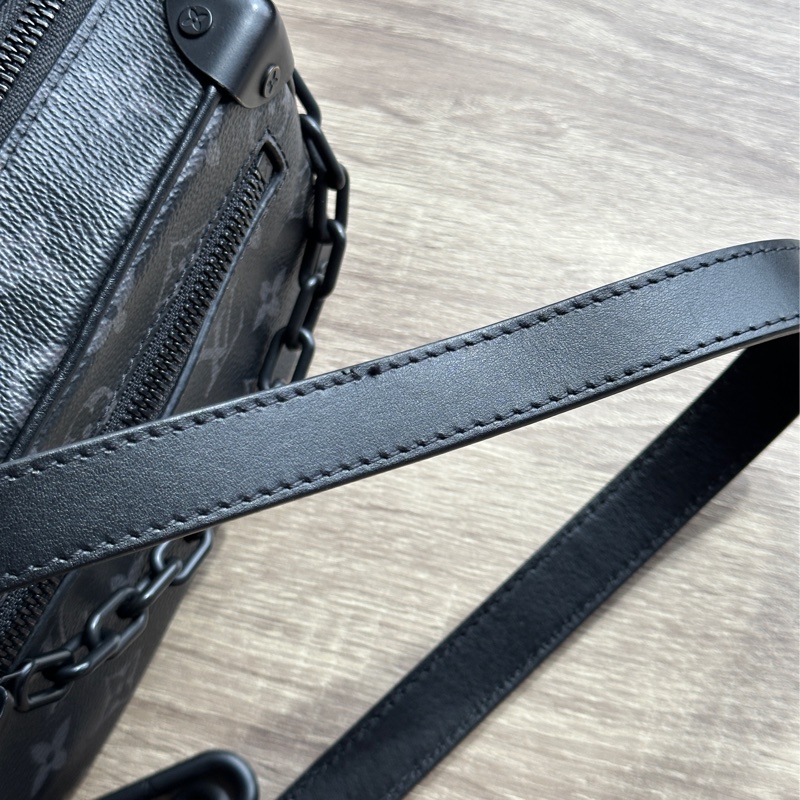 ˗ˏˋ 男生包包首選 º· 𓈒꙳ ˖ Louis Vuitton M44735 王鶴棣同款 Mini Soft Trunk 黑武士 斜背包-12