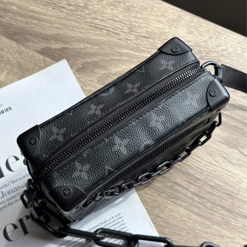 ˗ˏˋ 男生包包首選 º· 𓈒꙳ ˖ Louis Vuitton M44735 王鶴棣同款 Mini Soft Trunk 黑武士 斜背包-13