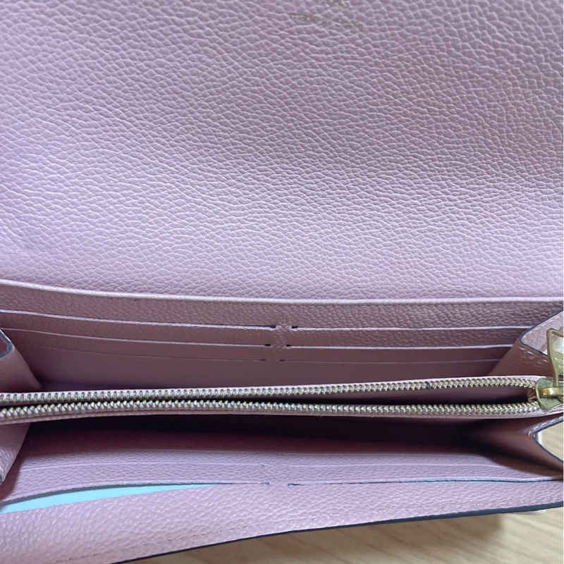 Louis Vuitton LV M64082 Sarah 經典花紋全皮革壓紋扣式 長夾.-1
