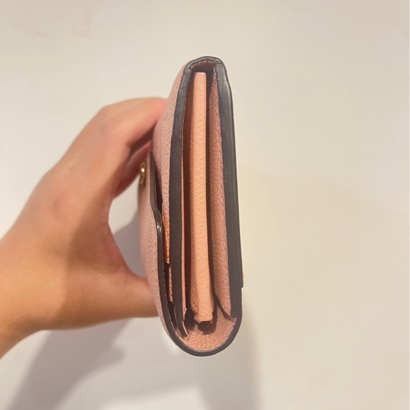 Louis Vuitton LV M64082 Sarah 經典花紋全皮革壓紋扣式 長夾.-10
