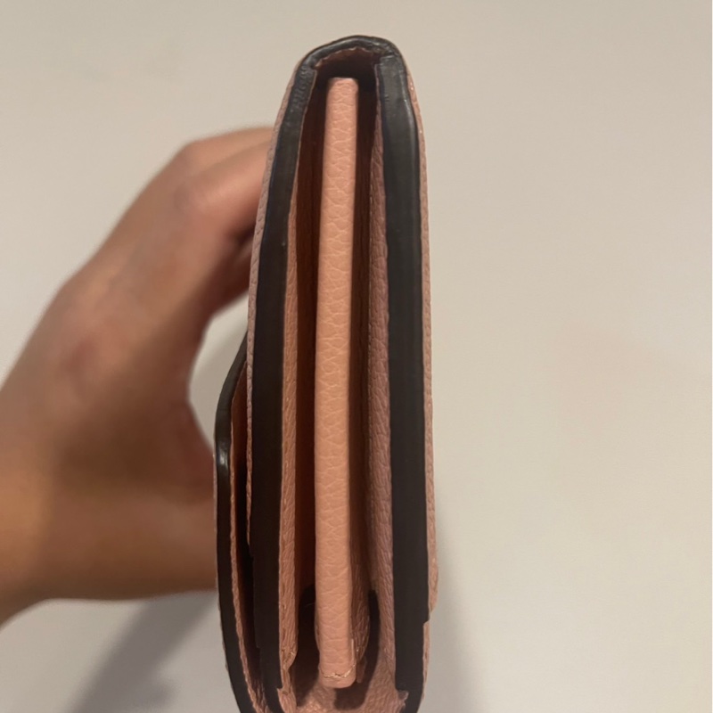 Louis Vuitton LV M64082 Sarah 經典花紋全皮革壓紋扣式 長夾.-11