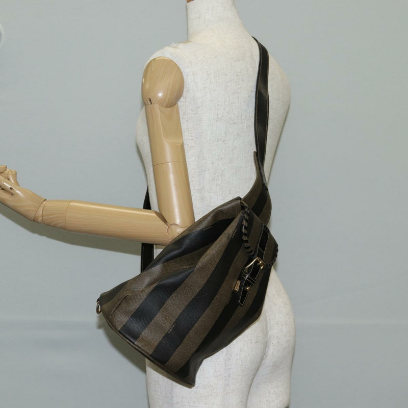 【日本直送】FENDI 胡桃色帆布單肩包 PVC 黑色 棕色 金色 正品 139699-23