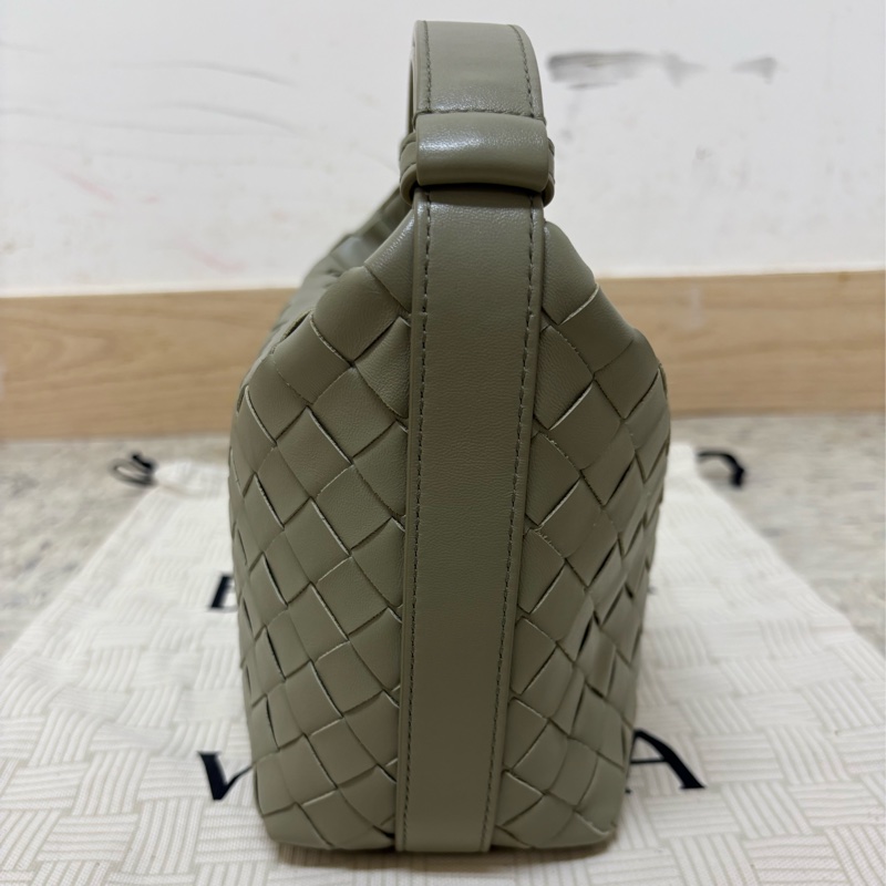 Bottega Veneta BV Wallace Mini 飯盒包 洞石綠-3