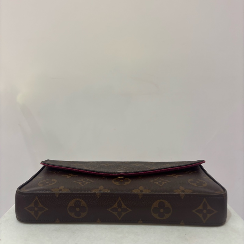LV（M)紫紅內裡信封三合一WOC-6