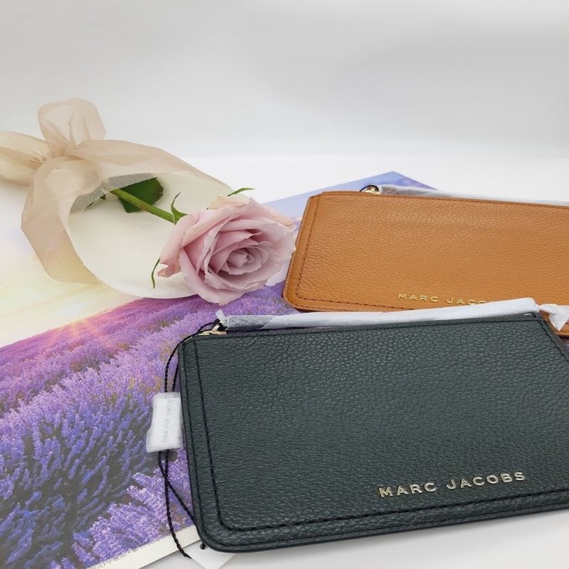 MARC JACOBS【 馬克賈伯】Groove 金屬LOGO防刮皮革拉鍊式手拿包 三色可選-8
