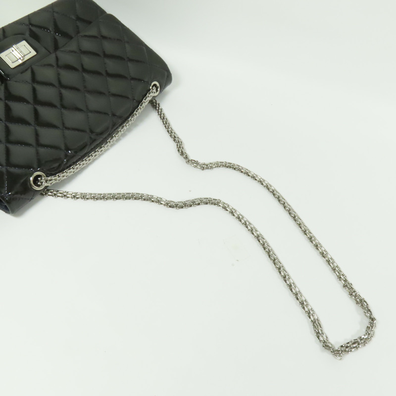 CHANEL 漆皮皮革2.55 Jumbo銀扣鏈帶肩背袋-6