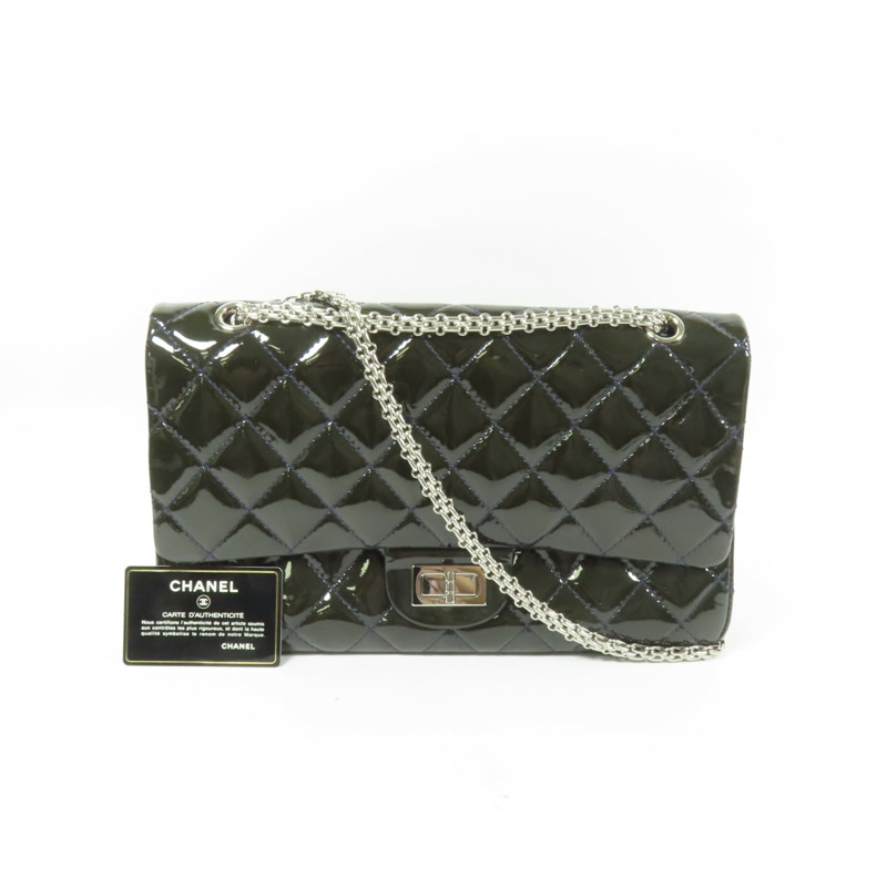 CHANEL 漆皮皮革2.55 Jumbo銀扣鏈帶肩背袋-10