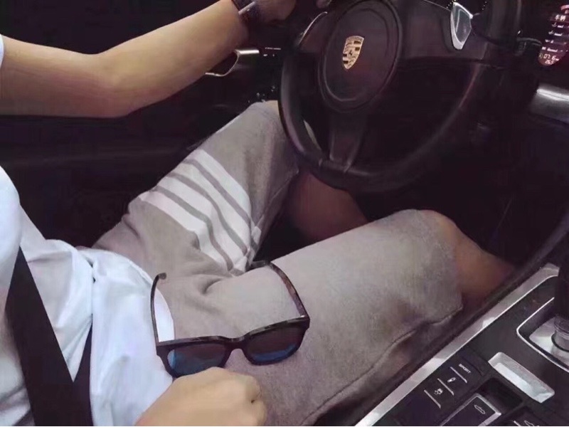 Thom Browne 男款  四道槓 休閒短褲 #3 4 5  碼-3