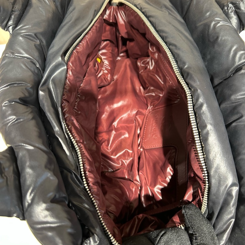 Chanel香奈兒黑色羽絨包-5