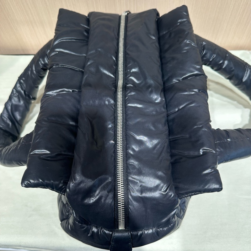 Chanel香奈兒黑色羽絨包-15