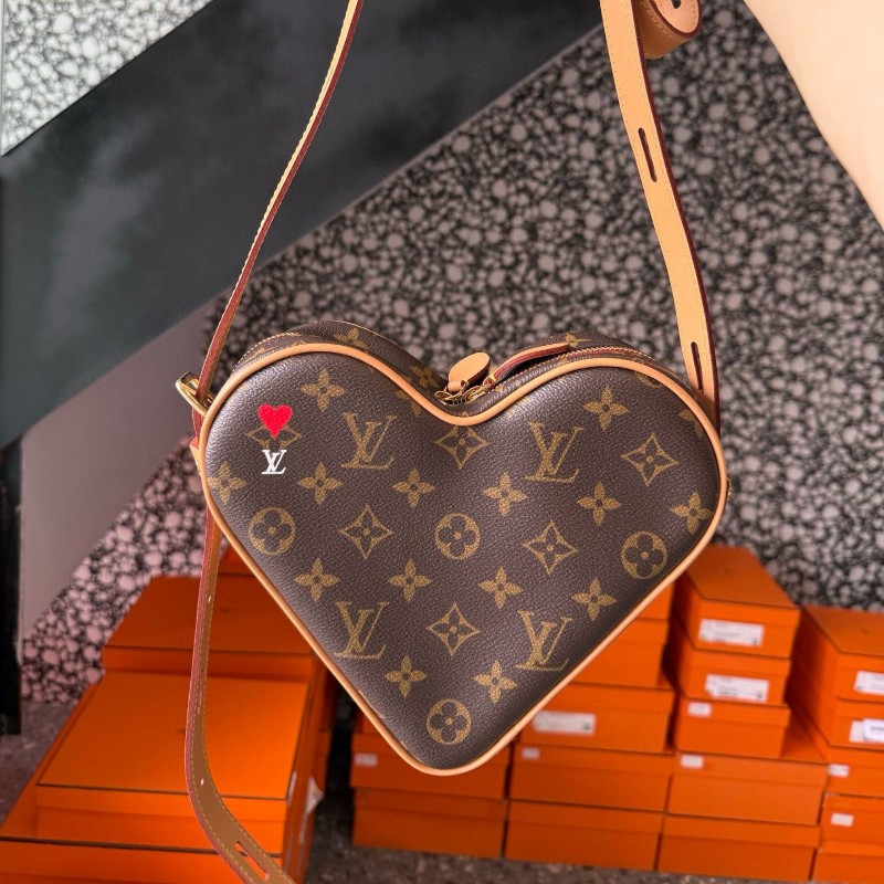 Lv monogram game on bag-0