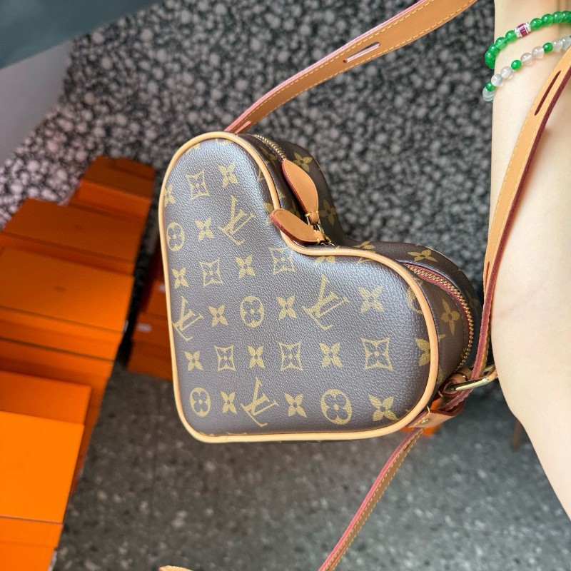 Lv monogram game on bag-3
