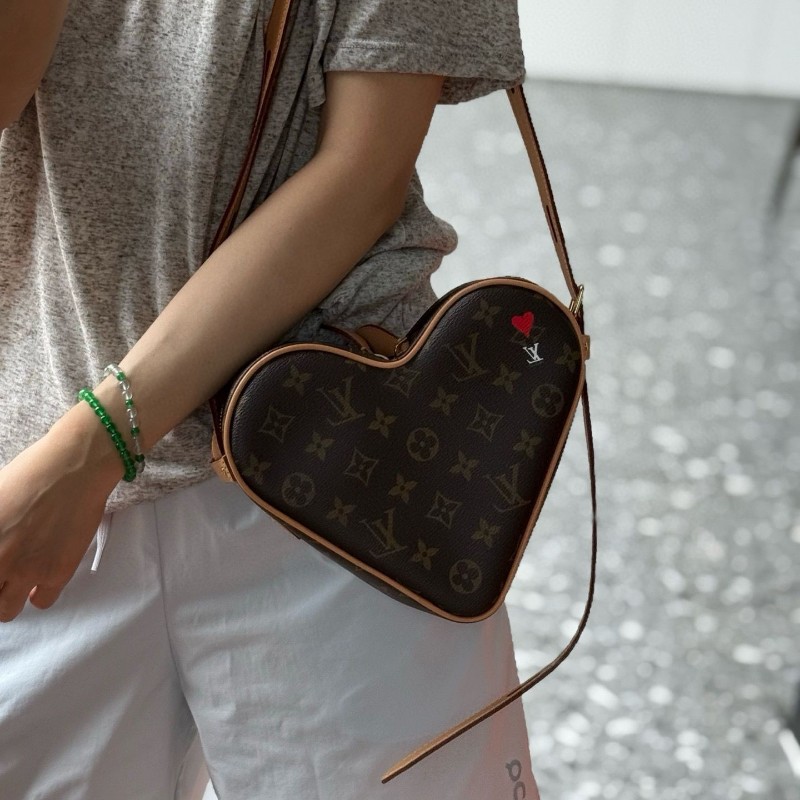 Lv monogram game on bag-5