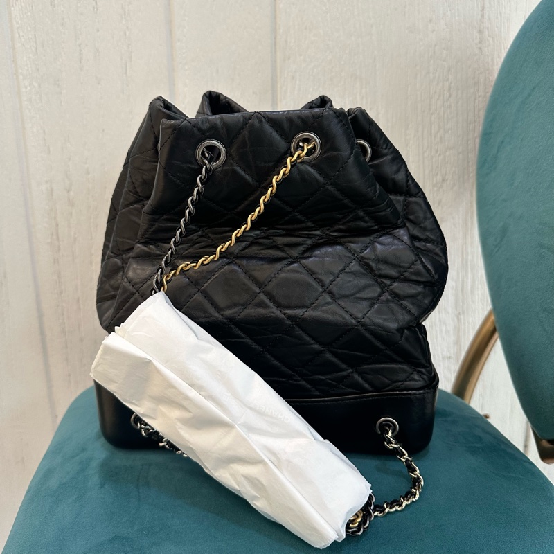 Chanel 黑復刻牛皮菱格紋Gabrielle金釦三色鏈束口流浪後背包A94502-3