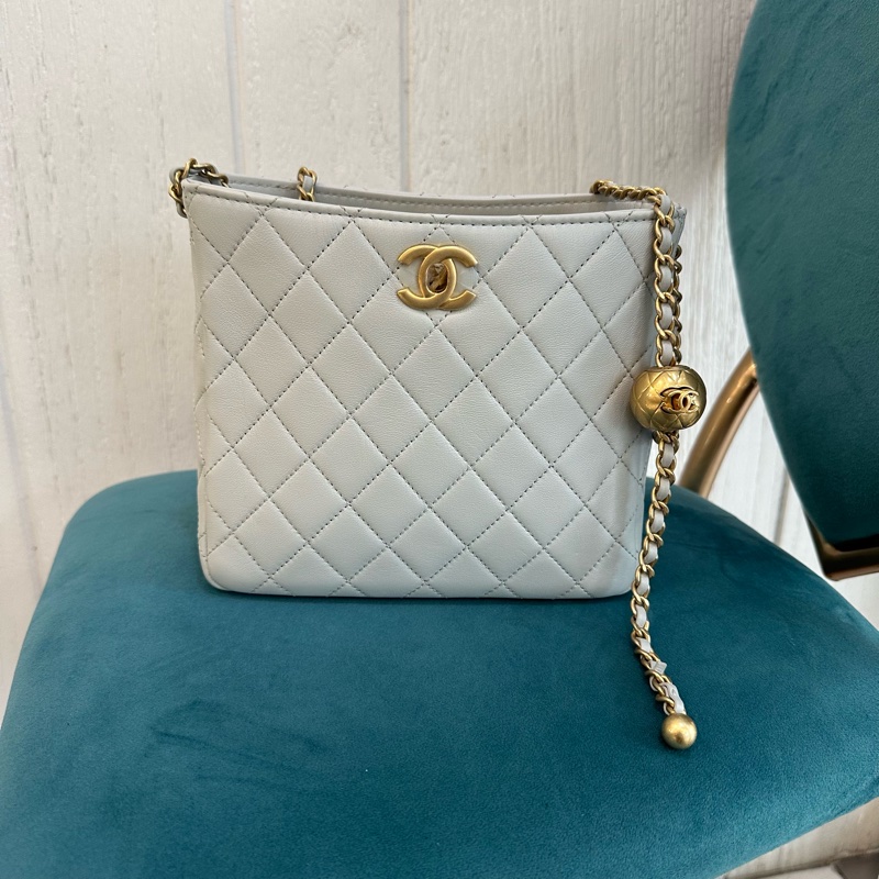 Chanel 淺灰色羊皮Hobo霧金釦流浪斜背包 AS3259-0