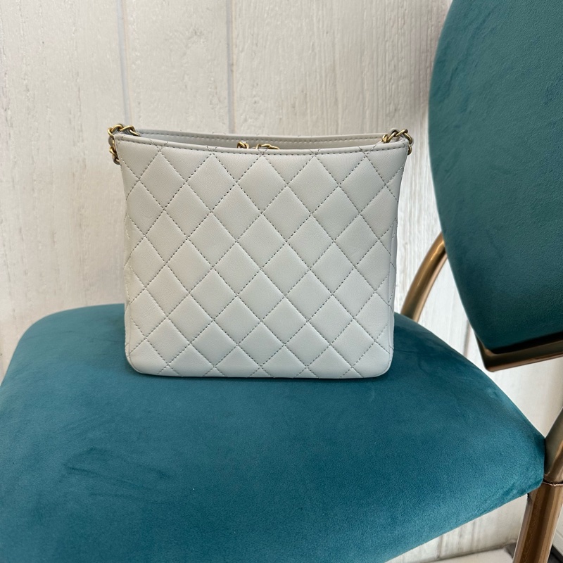 Chanel 淺灰色羊皮Hobo霧金釦流浪斜背包 AS3259-1
