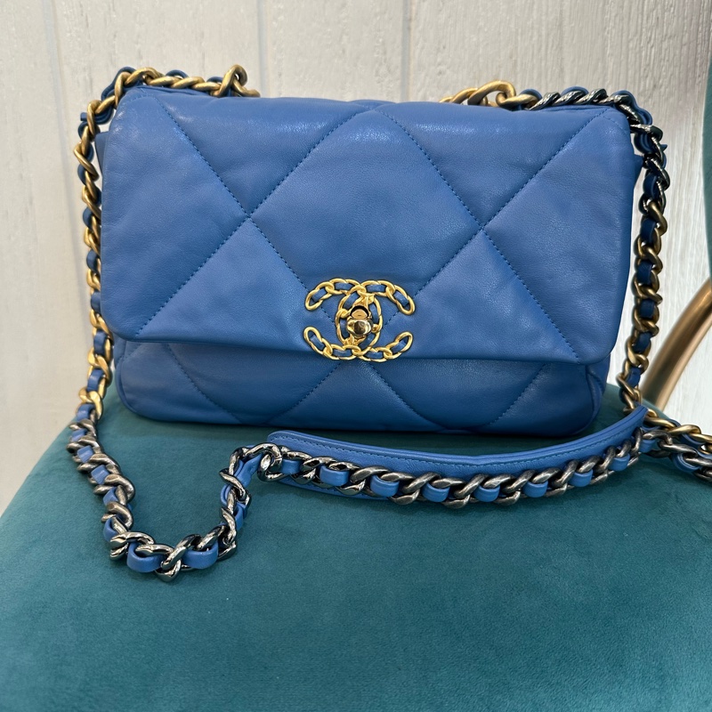 Chanel 藍羊皮大菱格紋19小號霧金釦三色鏈下蓋手提肩斜背包A81160-0