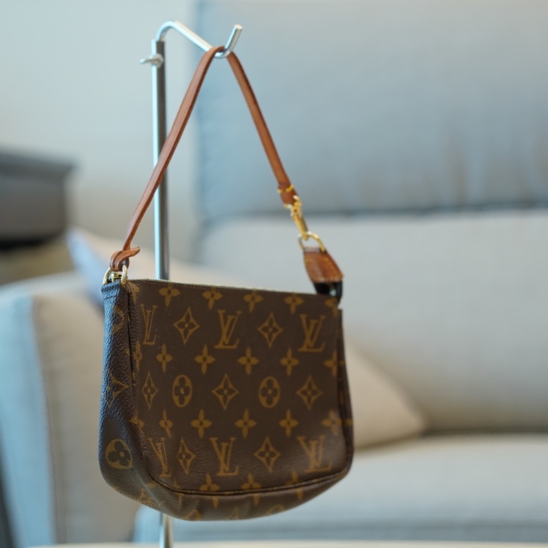【二手精品】Louis Vuitton Monogram Pochette Accessoires M51980 麻將包 腋下包 經典停產款-1