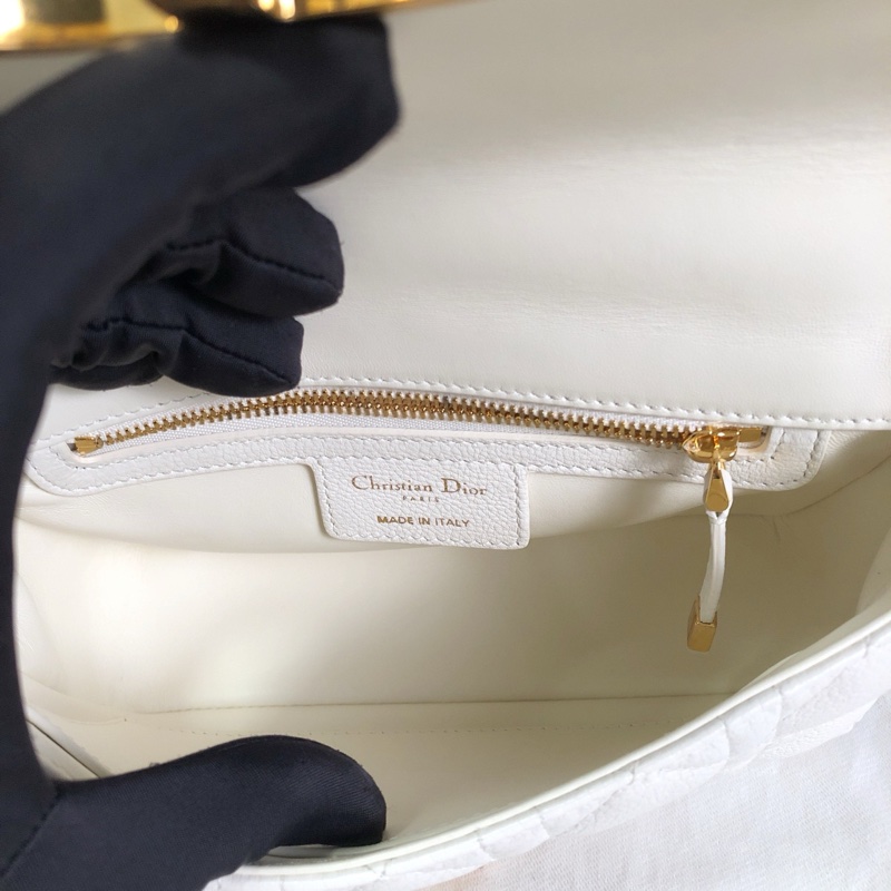 Dior Caro 小號 23年編碼 五金膜都在 小牛皮 尺寸約20*12cm配件：盒子、防塵袋-8