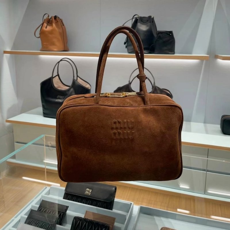 🎉新品好折扣✨Miu Miu 5BB117 大款麂皮 Beau 保齡球包 可可棕色-4