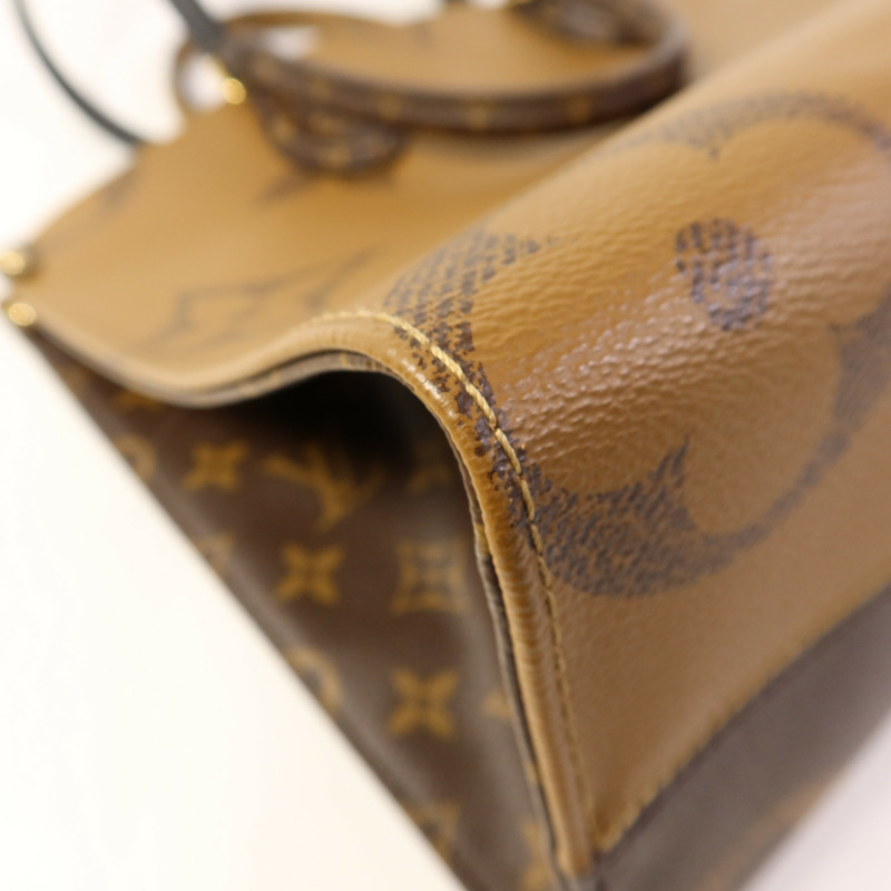 LOUIS VUITTON Monogram Giant On The Go MM金扣手挽肩背兩用袋-11