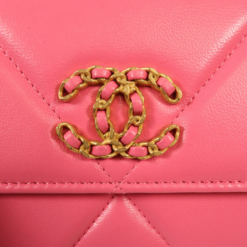 CHANEL 牛皮皮革C19 Medium Flap Wallet金扣長錢包-7