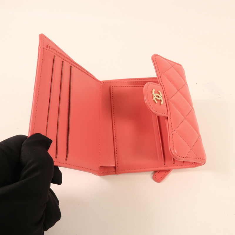 CHANEL 牛皮皮革Wallet金扣錢包-4