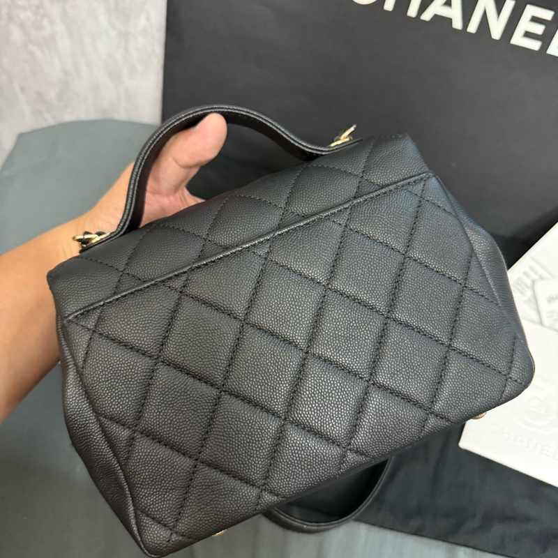 Chanel 黑色荔枝牛皮金釦郵差包 小號-1