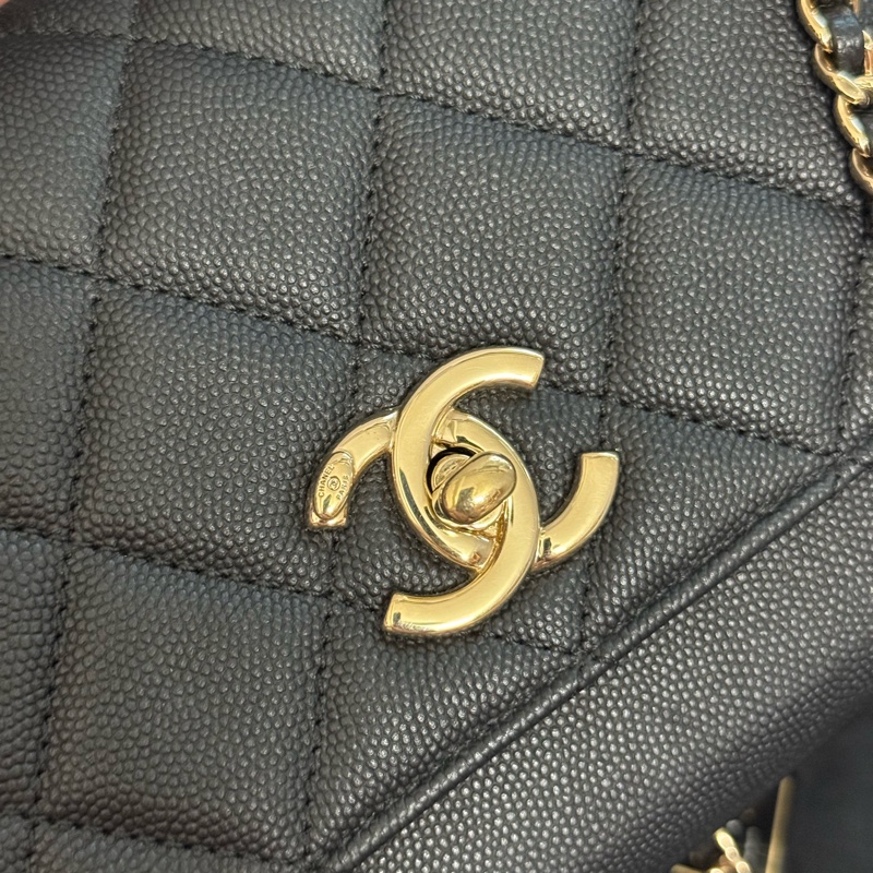 Chanel 黑色荔枝牛皮金釦郵差包 小號-2