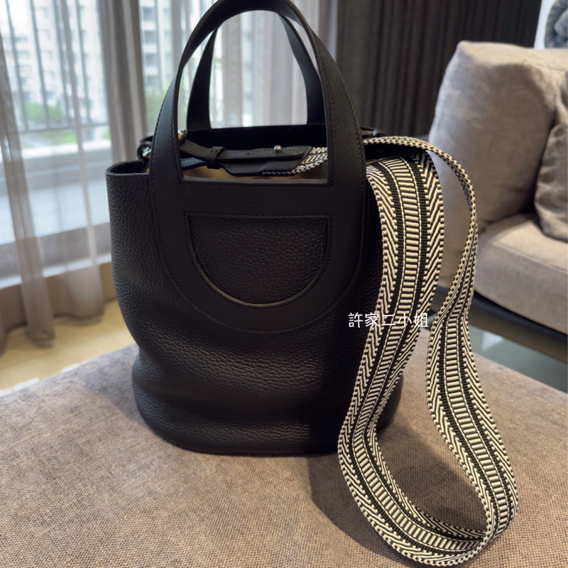 Hermes 98新閒置二手 IN THE LOOP23 黑色豬鼻銀扣菜籃子-0