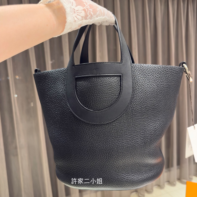 Hermes 98新閒置二手 IN THE LOOP23 黑色豬鼻銀扣菜籃子-1