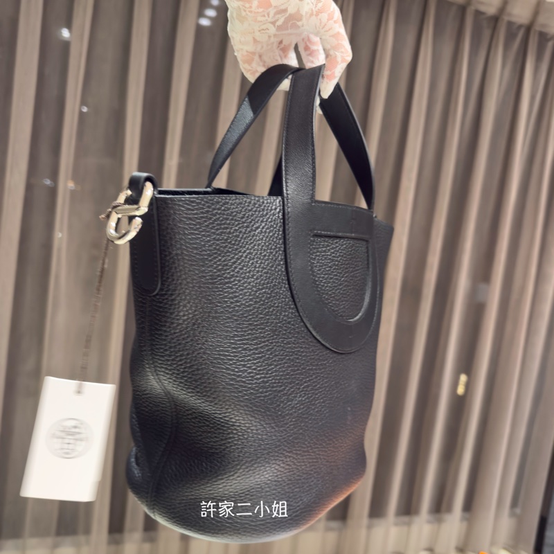 Hermes 98新閒置二手 IN THE LOOP23 黑色豬鼻銀扣菜籃子-4