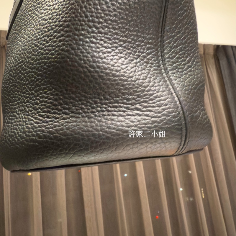 Hermes 98新閒置二手 IN THE LOOP23 黑色豬鼻銀扣菜籃子-11