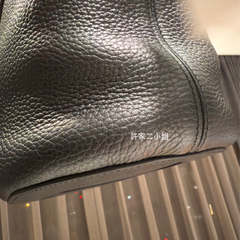 Hermes 98新閒置二手 IN THE LOOP23 黑色豬鼻銀扣菜籃子-12