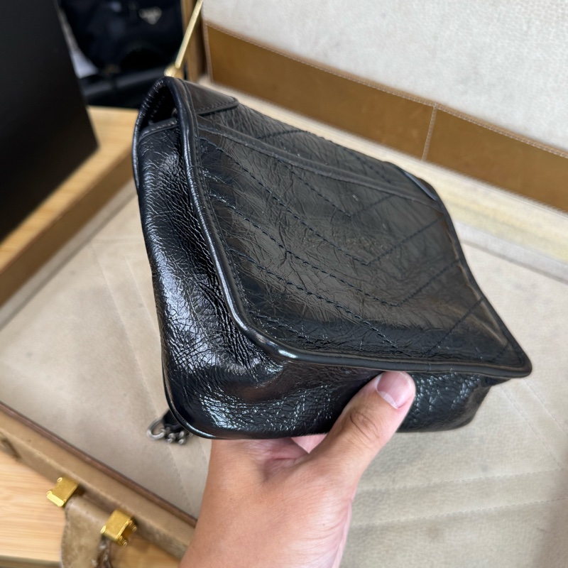Saint Laurent (YSL) 黑色亮蠟牛皮mini Niki鏈包🖤近期新款-11