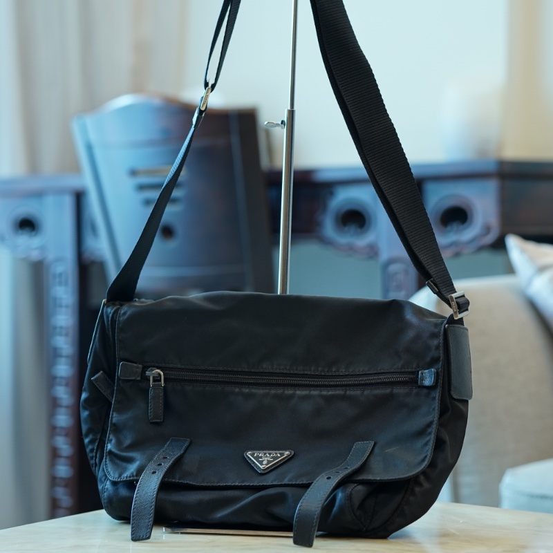 【二手精品】Prada Nylon × Leather Shoulder Bag 黑色尼龍拼皮革斜背包-0