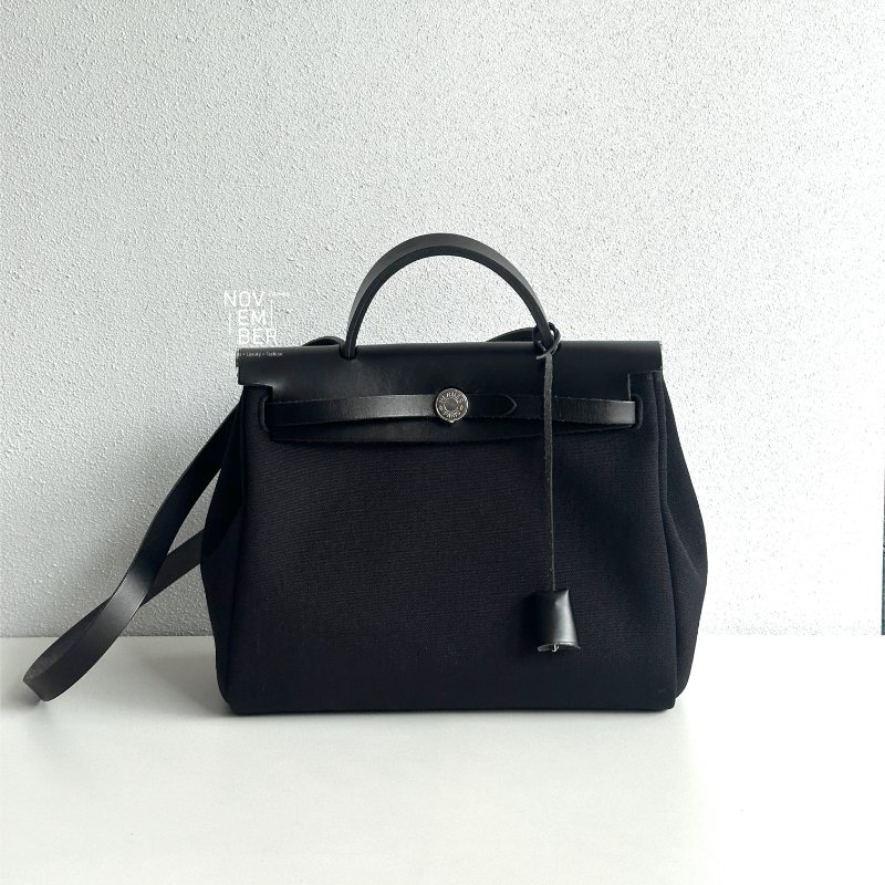 全配有購證🔖 大容量 Hermès 愛馬仕 Herbag31 黑色銀釦 斜背包 男女都適合-7