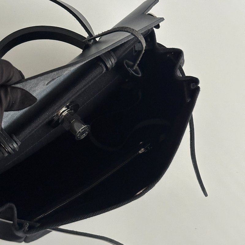 全配有購證🔖 大容量 Hermès 愛馬仕 Herbag31 黑色銀釦 斜背包 男女都適合-12