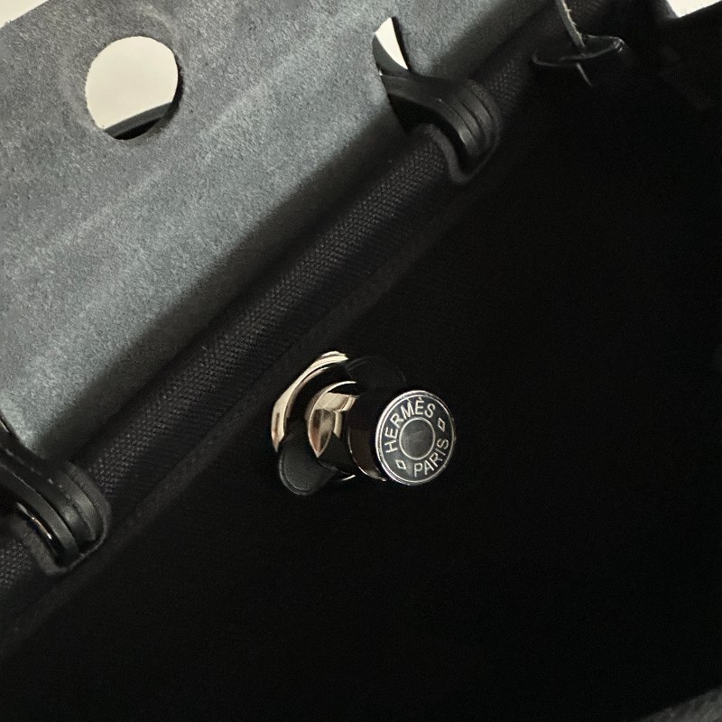 全配有購證🔖 大容量 Hermès 愛馬仕 Herbag31 黑色銀釦 斜背包 男女都適合-15