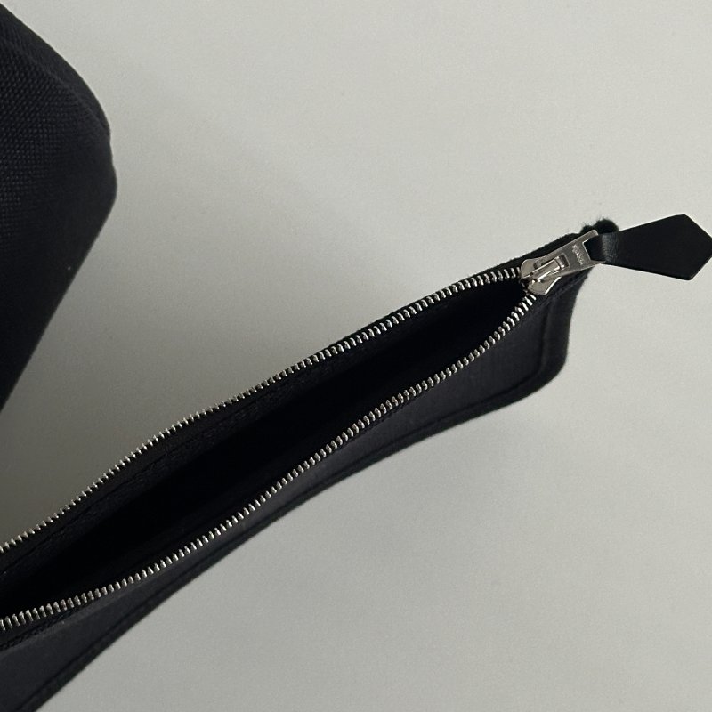 全配有購證🔖 大容量 Hermès 愛馬仕 Herbag31 黑色銀釦 斜背包 男女都適合-19