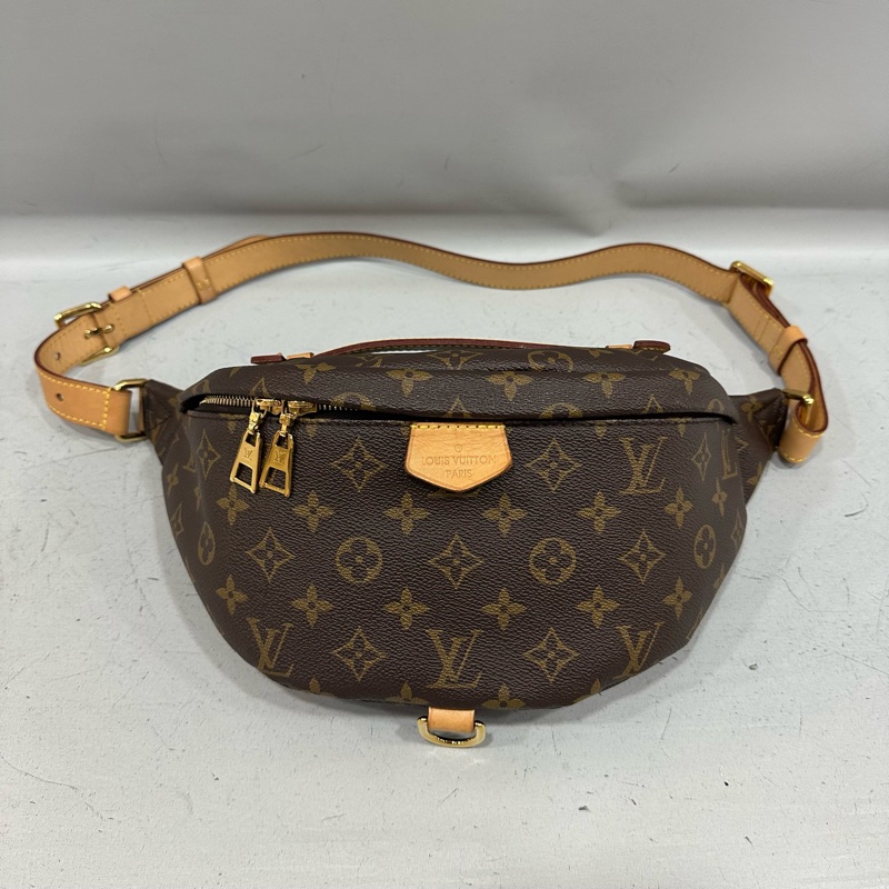 LV M43644 原花金釦胸口包 晶片款-1